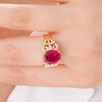 Ovaler im Labor gezüchteter Rubin und 0,05 ct. Gesamtgewicht Diamant Ring im Vintage-Stil mit Schnörkeldesign in 10K Gold