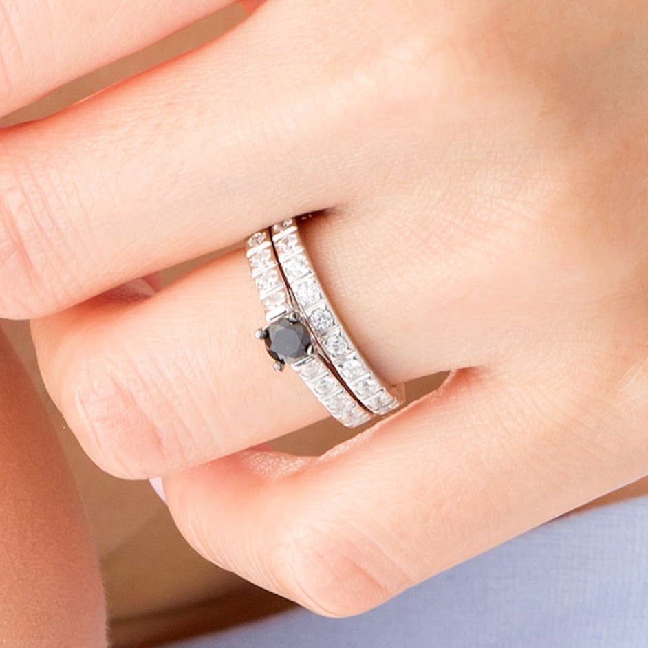 Braut-Set mit schwarzen und weißen Diamanten 1.0 CT. Gesamtgewicht in 10K Weißgold