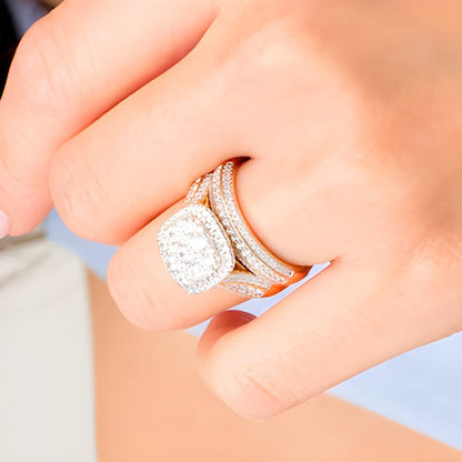Brautset mit Diamanten im Kissenschliff-Komposit, mehrreihig, 1.5 ct. Gesamtgewicht in 10K Roségold