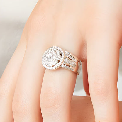 Brautset mit Diamanten 1.5 ct. Gesamtgewicht im keltischen Blumendesign mit Halo aus 10K Weißgold