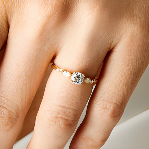 0.63 ct. Gesamtgewicht Verlobungsring mit Diamanten in Marquise und rund in 14K Gelbgold