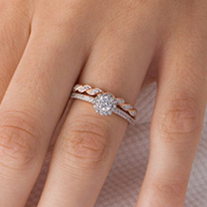 0,5 ct. Gesamtgewicht Diamant Brautset mit gedrehter Ringschiene und Diamant-Rahmen in 10K Roségold