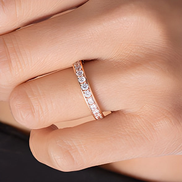 Diamant-Ehering 1.0 ct. Gesamtgewicht in 10K Roségold