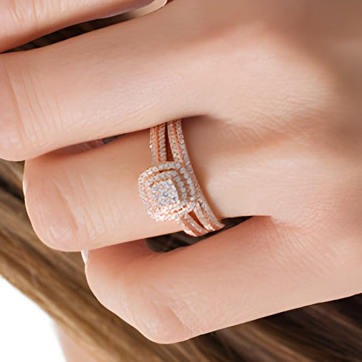 0,5 ct. Gesamtgewicht Komposit-Diamant Verlobungsring mit doppeltem Kissenschliff-Rahmen in 10K Roségold