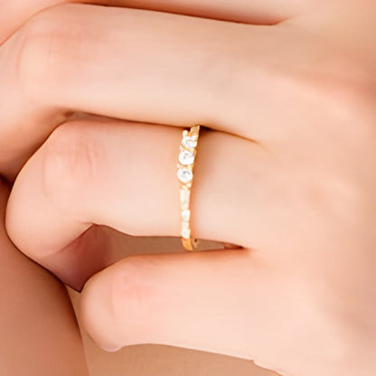 Dreistein-Freundschaftsring mit Diamanten 0.25 ct. Gesamtgewicht in 10K Gelbgold