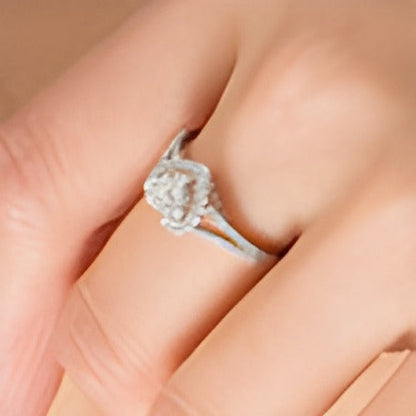 0,5 ct. Gesamtgewicht Ring mit Diamanten im Princess-, Rund- und Herzschliff, Herz-Rahmen, aus 10K Weißgold