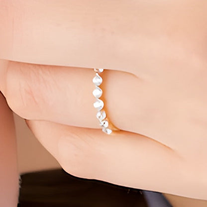 Memoire-Ring mit sieben Diamanten 0,25 ct. Gesamtgewicht in 10K Gelbgold