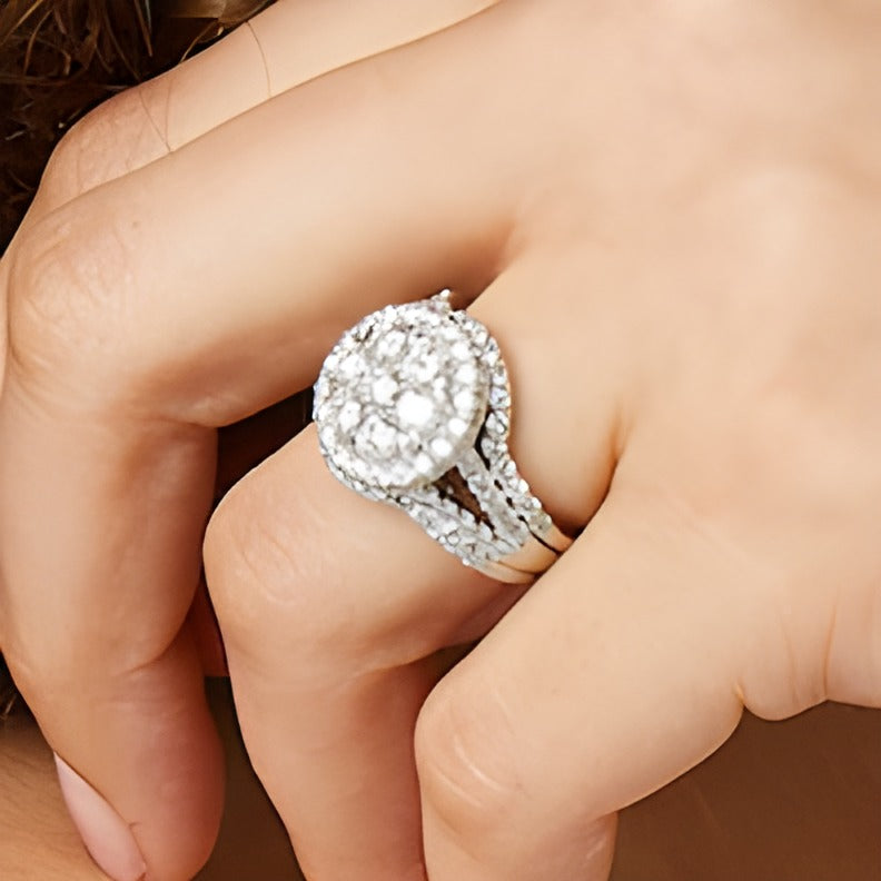 Braut-Set mit weißen Diamanten 2.25 ct. Gesamtgewicht rund in 14K Weißgold für Damen