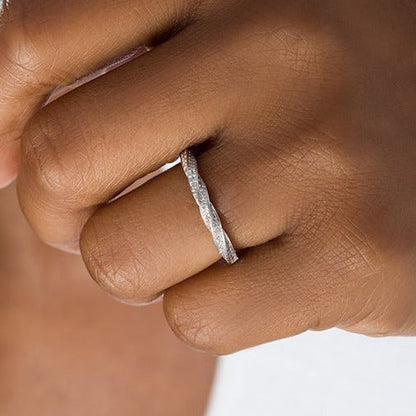 0,2 ct. Gesamtgewicht Diamant Twist-Ehering in 10K Weißgold