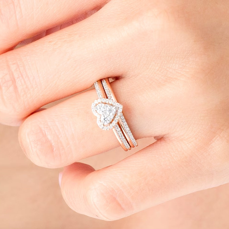 0.5 CT. Gesamtgewicht Komposit-Brautset mit weißen Diamanten in Herz-Form aus 10K Roségold