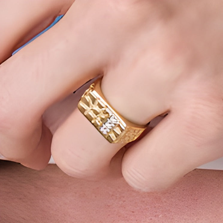 Ring mit Diamant-Besatz und rechteckigem Nugget-Design in 10K Gelbgold