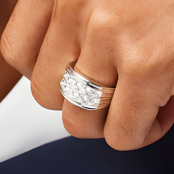 Memoire-Ring mit Diamanten 2.0 ct. Gesamtgewicht, zweireihig alternierend, in 10K Weißgold