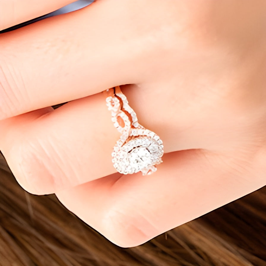 Brautset mit Diamanten in rundem und ovalem Schliff, doppelter ovaler Rahmen mit gedrehter Ringschiene, 10K Roségold, 1.0 ct. Gesamtgewicht, für Damen