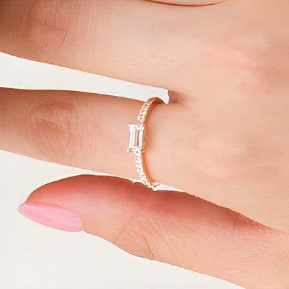 Fashion-Ring mit Baguette-Aquamarin und 0,1 ct. Gesamtgewicht Diamanten in 10K Roségold