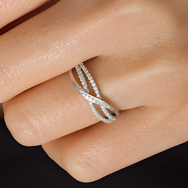 0.17 ct. Gesamtgewicht Diamant Memoire-Ring mit überkreuztem Layered-Design in 10K Weißgold