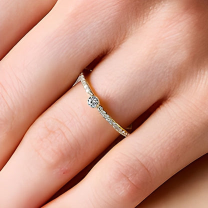 Memoire-Ring mit Diamanten 0,25 ct. Gesamtgewicht in Zargenfassung, stapelbar, aus 10K Gelbgold