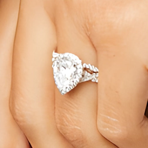 2,63 ct. Gesamtgewicht Braut-Set mit tropfenförmigem Labordiamant und gedrehter Ringschiene in 14K Weißgold (I/SI2)