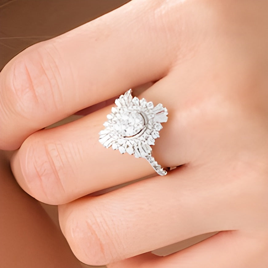 1.25 ct. Gesamtgewicht Komposit-Diamant Cocktail-Ring mit ovalem Starburst-Rahmen in 14K Weißgold