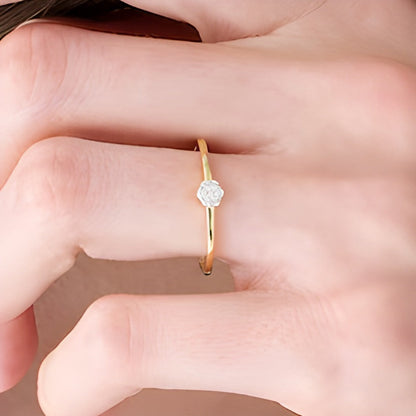 0,07 ct. Gesamtgewicht Komposit-Diamant Freundschaftsring mit kleiner Blüte in 10K Gelbgold