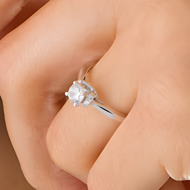 0.5 ct. Gesamtgewicht Diamant Solitär mit seitlichem Besatz Verlobungsring in 14K Weißgold (I/I2)