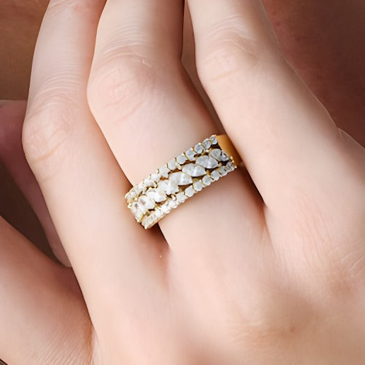 1,25 ct. Gesamtgewicht Labordiamant im Marquise-Schliff mehrreihiger Memoire-Ring in 14K Gelbgold (F/VS2)
