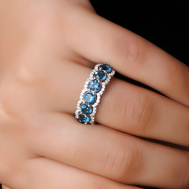 4,0mm London Blue Topas und weißer Zirkon Fashion-Ring mit sieben Steinen aus rhodiniertem Sterlingsilber