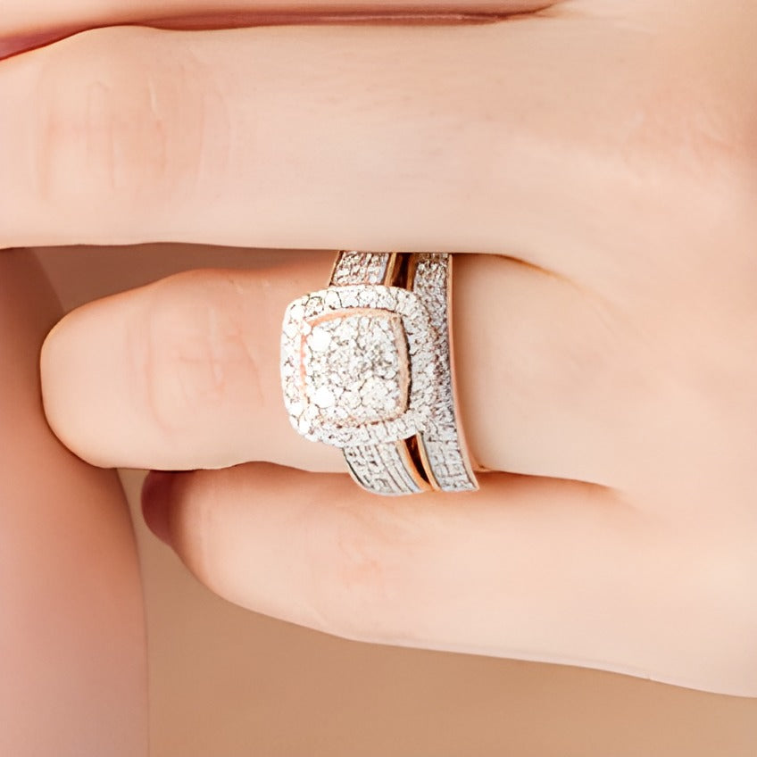 Braut-Set mit Diamanten im Kissenschliff und rund, Komposit, mehrreihig im Vintage-Stil, 1.33 ct. Gesamtgewicht, in 10K Roségold