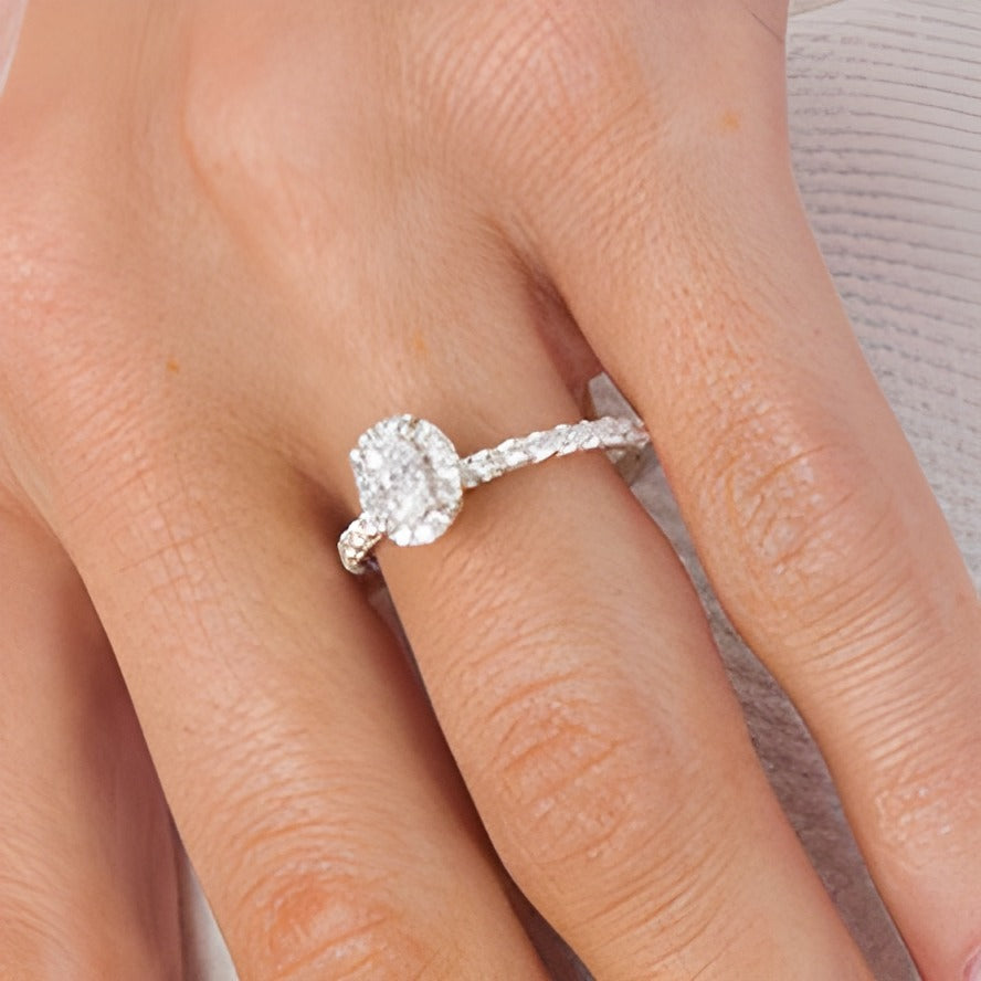1.0 CT. Gesamtgewicht Halo-Verlobungsring mit Diamanten in Oval und rund aus 14K Weißgold (I/I2)