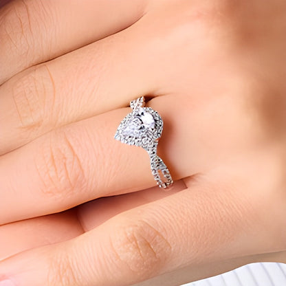 1.0 CT. Gesamtgewicht Verlobungsring mit tropfenförmigem Labordiamant und Halo in 14K Weißgold (F/SI2)