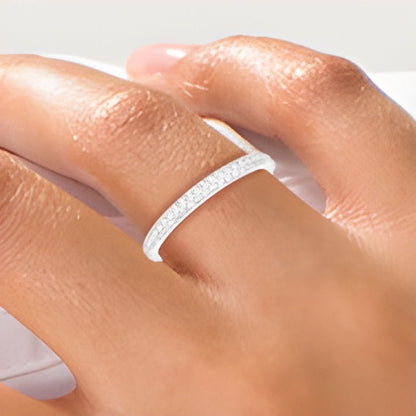 Memoire-Ring mit Diamanten 0.17 ct. Gesamtgewicht in 10K Weißgold