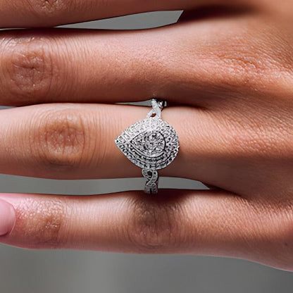 0,5 ct. Gesamtgewicht Multi-Diamant Verlobungsring mit doppeltem Rahmen in 10K Weißgold
