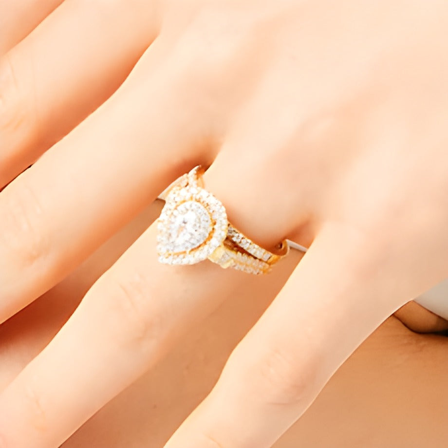 Braut-Set mit Diamanten im Tropfen- und Rundschliff in 10K Gelbgold, 1.0 ct. Gesamtgewicht