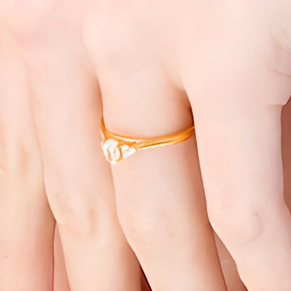 Verlobungsring Solitär mit seitlichem Besatz 0.38 ct. Gesamtgewicht mit ovalen und runden Diamanten in 10K Gelbgold