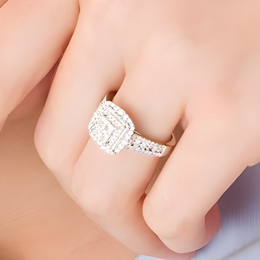 1.0 ct. Gesamtgewicht Diamant-Verlobungsring im Princess-Schliff mit quadratischem Halo in 14K Weißgold