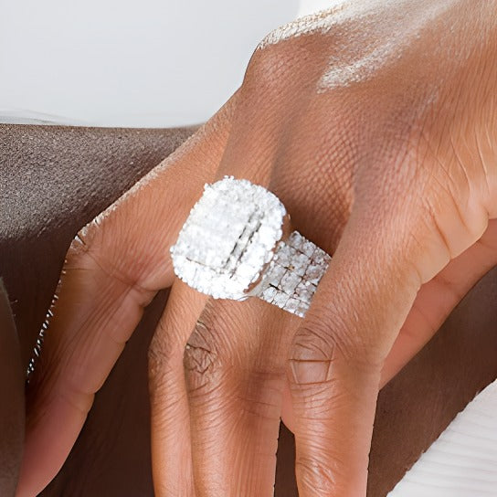 Verlobungsring mit Diamanten im Princess- und Rundschliff, 8.0 ct. Gesamtgewicht, Komposit, mehrreihig, in 14K Weißgold