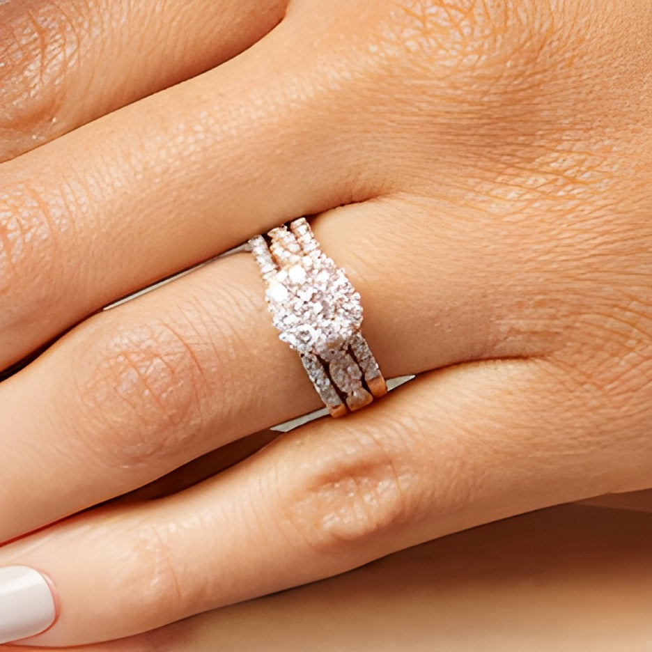 Braut-Set mit Diamanten im Kissenschliff und Twist-Schiene 1,5 ct. Gesamtgewicht in 10K Roségold