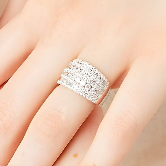 2.0 ct. Gesamtgewicht mehrreihiger Ring mit Diamanten und übereinandergelegtem Design in 10K Weißgold