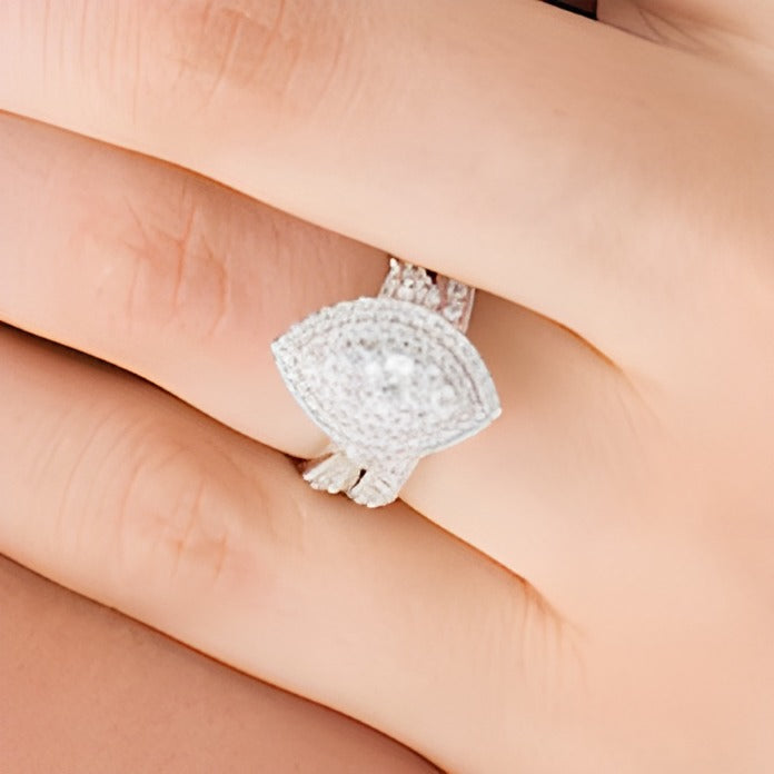 1.0 ct. Gesamtgewicht Diamant Brautset mit doppeltem Marquise-Rahmen im Vintage-Stil in 10K Weißgold
