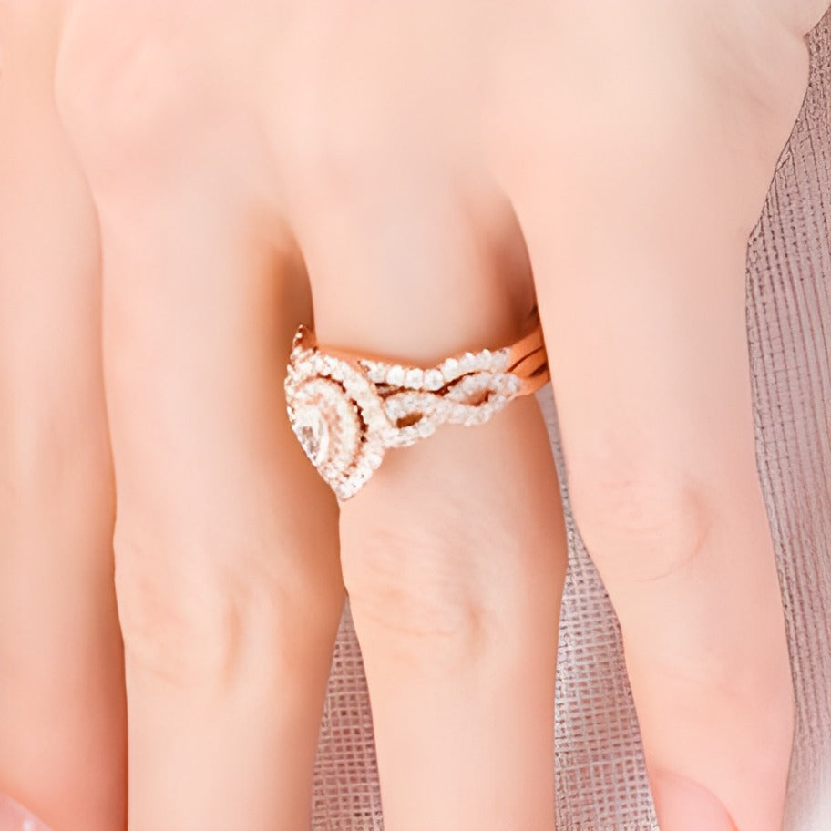 1.0 ct. Gesamtgewicht Braut-Set mit tropfenförmigen Diamanten und doppeltem Rahmen in 14K Roségold