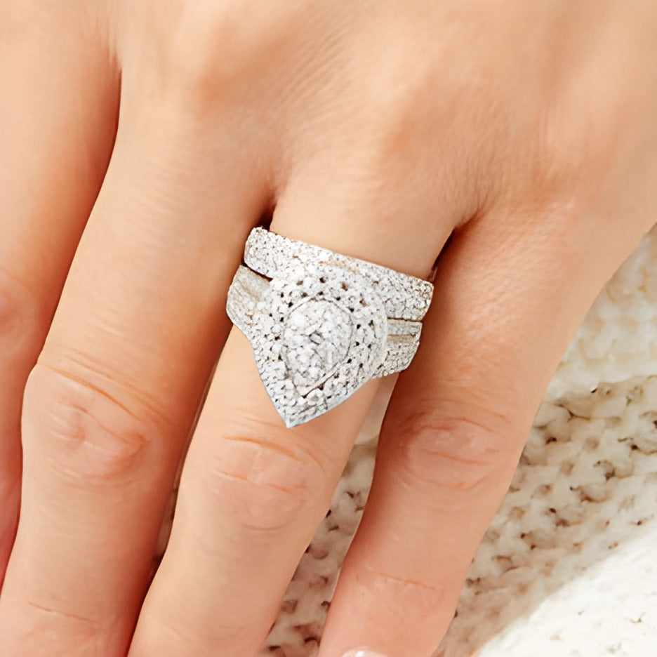 2.0 ct. Gesamtgewicht Brautset mit Diamanten im Tropfen-Schliff und tropfenförmigem Rahmen, mehrreihig, in 10K Weißgold
