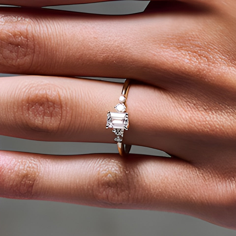 0.63 ct. Gesamtgewicht Freundschaftsring mit Labordiamanten im Smaragdschliff, fünf Steine, in 10K Gelbgold (F/SI2)