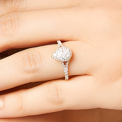 0.75 ct. Gesamtgewicht Multi-Diamant Verlobungsring mit Tropfen- und Rundschliff in 10K Roségold