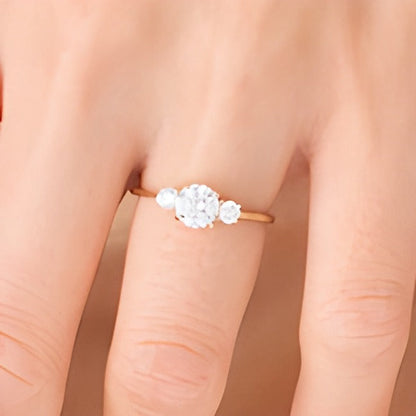 Dreistein-Verlobungsring mit Diamanten 1.0 CT. TW in 14K Gelbgold