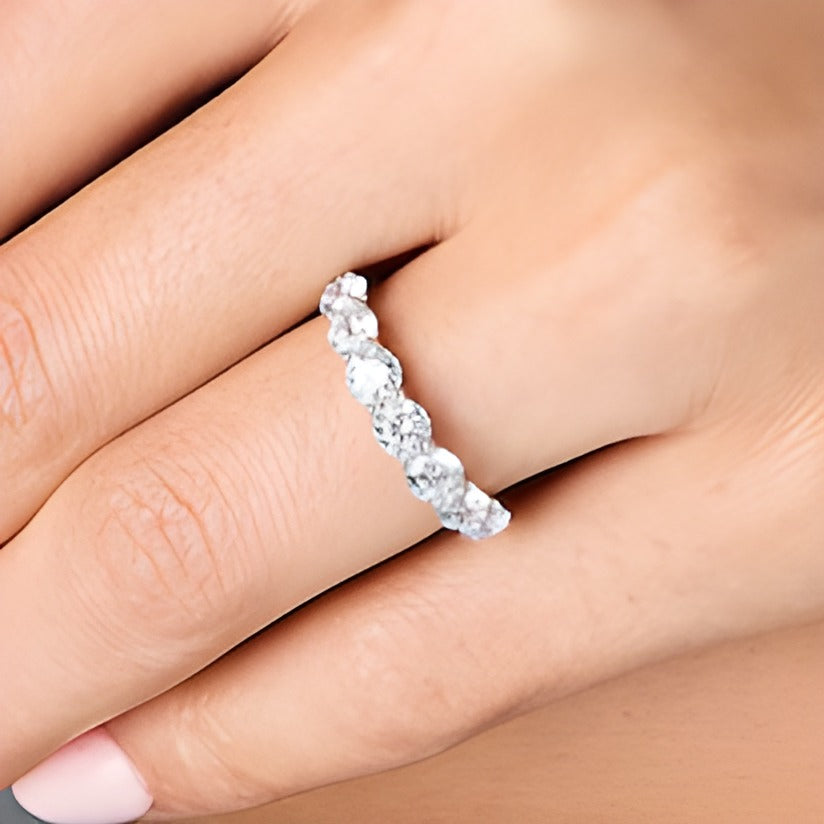 2.0 ct. Gesamtgewicht Memoire-Ring mit sieben Labordiamanten in 14K Gelbgold (I/SI2)