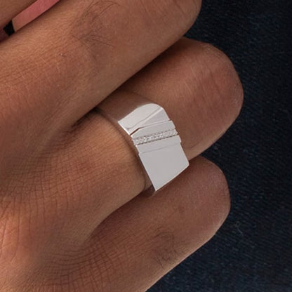 Rechteckiger Siegelring mit Diamant-Besatz in 10K Weißgold