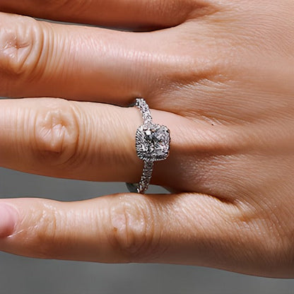 1.5 CT. Gesamtgewicht Halo-Ring mit Labordiamant im Kissenschliff in 14K Weißgold (F/SI2)