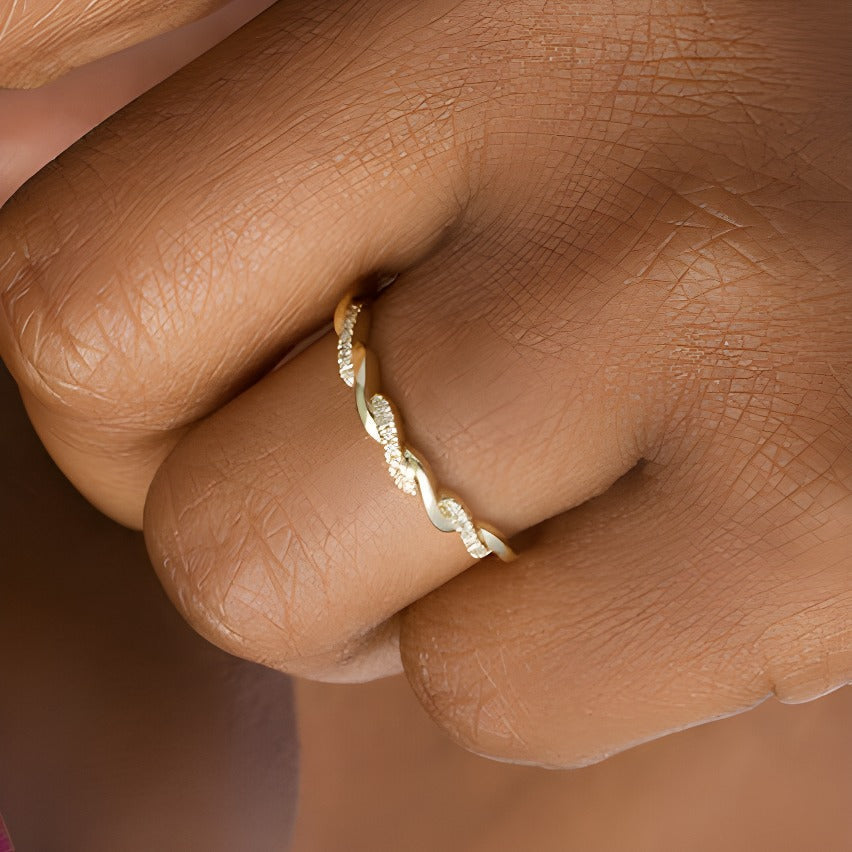 0.05 ct. Gesamtgewicht Diamant Ehering in 10K Gelbgold