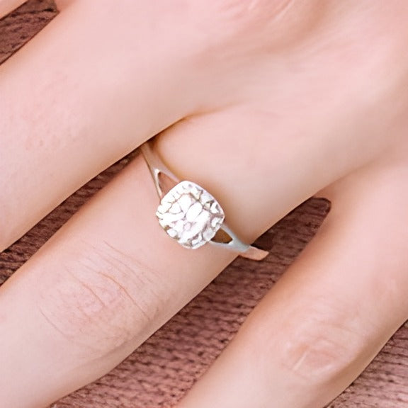 0.2 ct. Gesamtgewicht Freundschaftsring mit Diamant-Rahmen im Kissenschliff und geteilter Schiene in 10K Weißgold