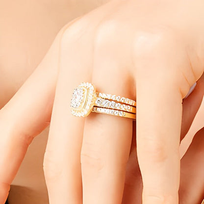 Brautset mit weißen Diamanten im Kissenschliff und Rundschliff, 1.5 ct. Gesamtgewicht, in 10K Gelbgold