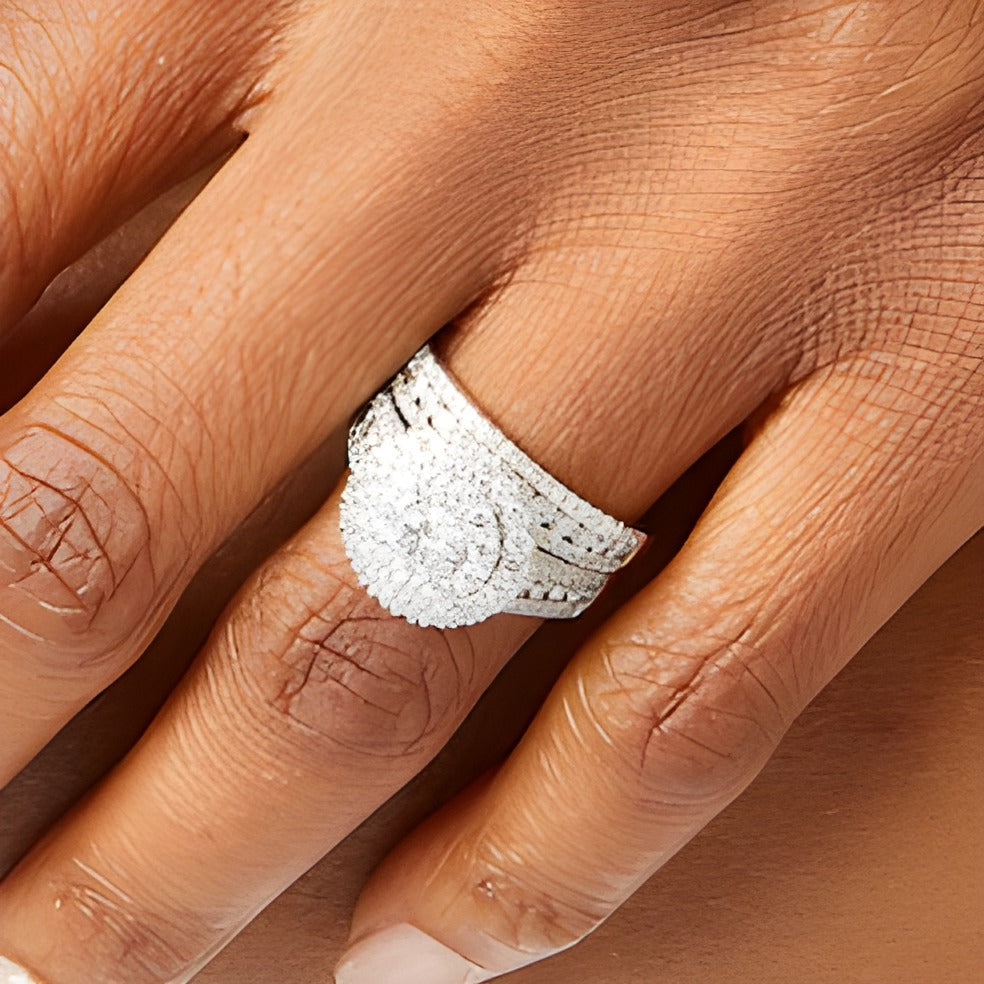 2.0 ct. Gesamtgewicht Diamant-Brautset mit doppeltem Rahmen und dreireihigem Design in 10K Gelbgold
